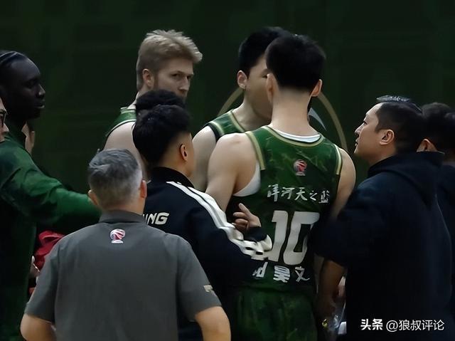 百家乐平台-南京同曦突发内讧！郭昊文赵柏清暂停间歇爆发口角欲动手